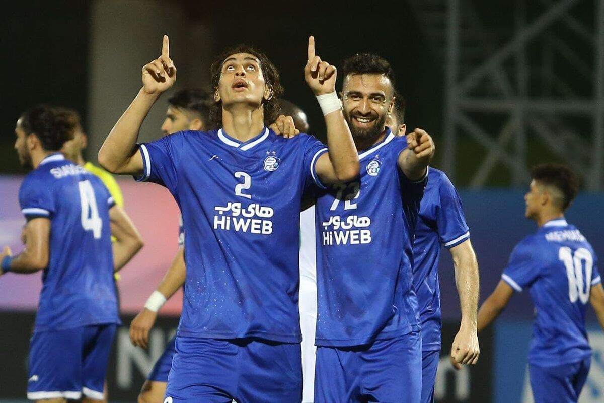 مدافع استقلال سر از تیم مربی محبوب پرسپولیسیها درآورد! مدافع استقلال سر از تیم مربی محبوب پرسپولیسیها درآورد!