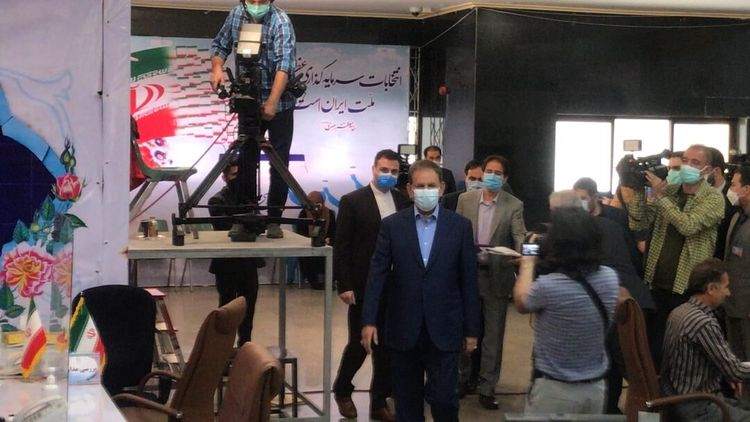 بغض کردن اسحاق جهانگیری در هنگام خواندن بیانیه انتخاباتیاش بغض کردن اسحاق جهانگیری در هنگام خواندن بیانیه انتخاباتیاش
