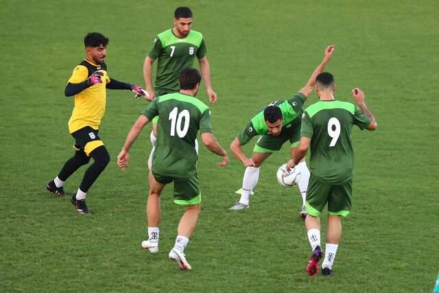 بازیکنی از تیم ملی خط می‌خورد؟