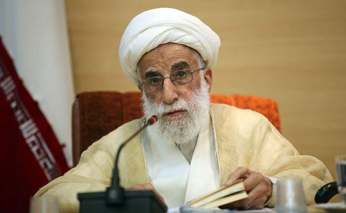 وقتی که آیتالله جنتی مردم را به رایندادن تشویق کرد و رهبر انقلاب رای نداد! وقتی که آیتالله جنتی مردم را به رایندادن تشویق کرد و رهبر انقلاب رای نداد!