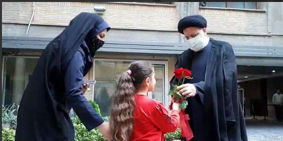 ویدئو| رعایت نکردن پروتکل‌های بهداشتی توسط رئیسی در ثبت‌نام انتخابات