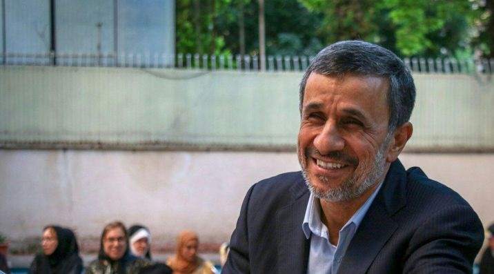احمدینژاد: به ماموران امنیتی گفتم دوربین را به یقه کتم وصل میکنم احمدینژاد: به ماموران امنیتی گفتم دوربین را به یقه کتم وصل میکنم