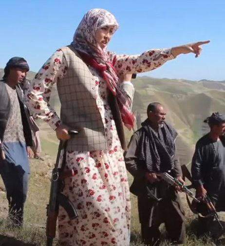 یک زن ایرانی، طالبان را به چالش کشید/ اگر دیدید به دست طالبان افتادم تیربارانم کنید +عکس یک زن ایرانی، طالبان را به چالش کشید/ اگر دیدید به دست طالبان افتادم تیربارانم کنید +عکس