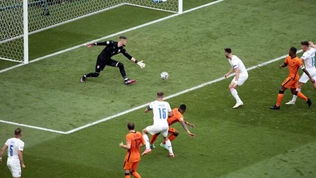 چک - هلند: باخت ۲ بر صفر شاگردان دی‌بوئر/ لاله‌های نارنجی با اخراج دلیخت پرپر شدند