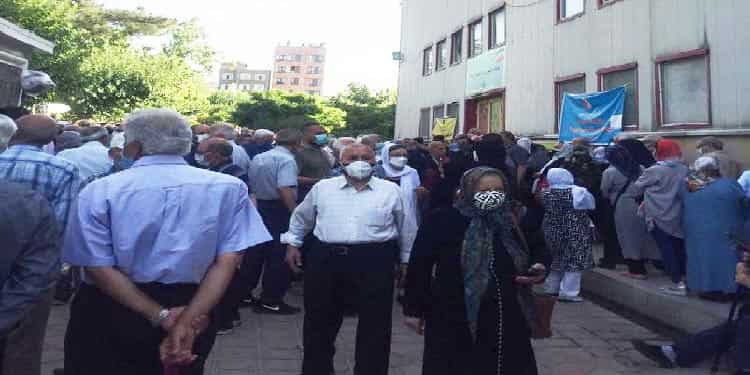 جای سالمندان در صف واکسن کرونا بایستید؛ ساعتی ۱۰۰ هزار تومان بگیرید جای سالمندان در صف واکسن کرونا بایستید؛ ساعتی ۱۰۰ هزار تومان بگیرید