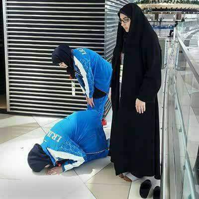 عکس| دختران ورزشکار المپیکی در حال نماز خواندن! عکس| دختران ورزشکار المپیکی در حال نماز خواندن!