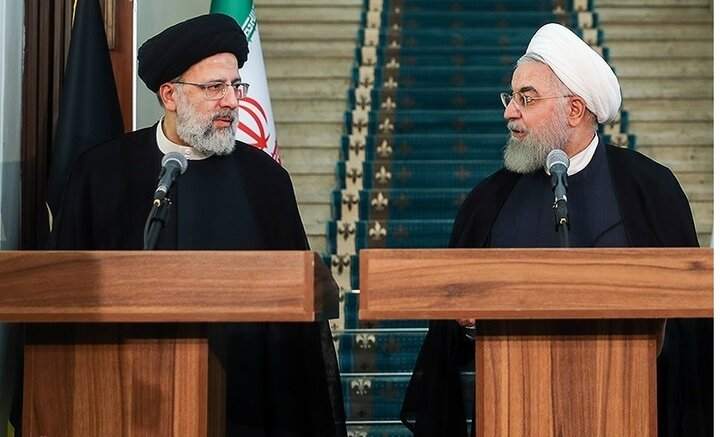پاس گل دلاری روحانی به رئیسی پاس گل دلاری روحانی به رئیسی