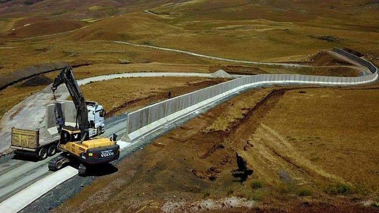 ترکیه مشغول ساخت دیوار و حفر خندق در مرز با ایران +عکس ترکیه مشغول ساخت دیوار و حفر خندق در مرز با ایران +عکس
