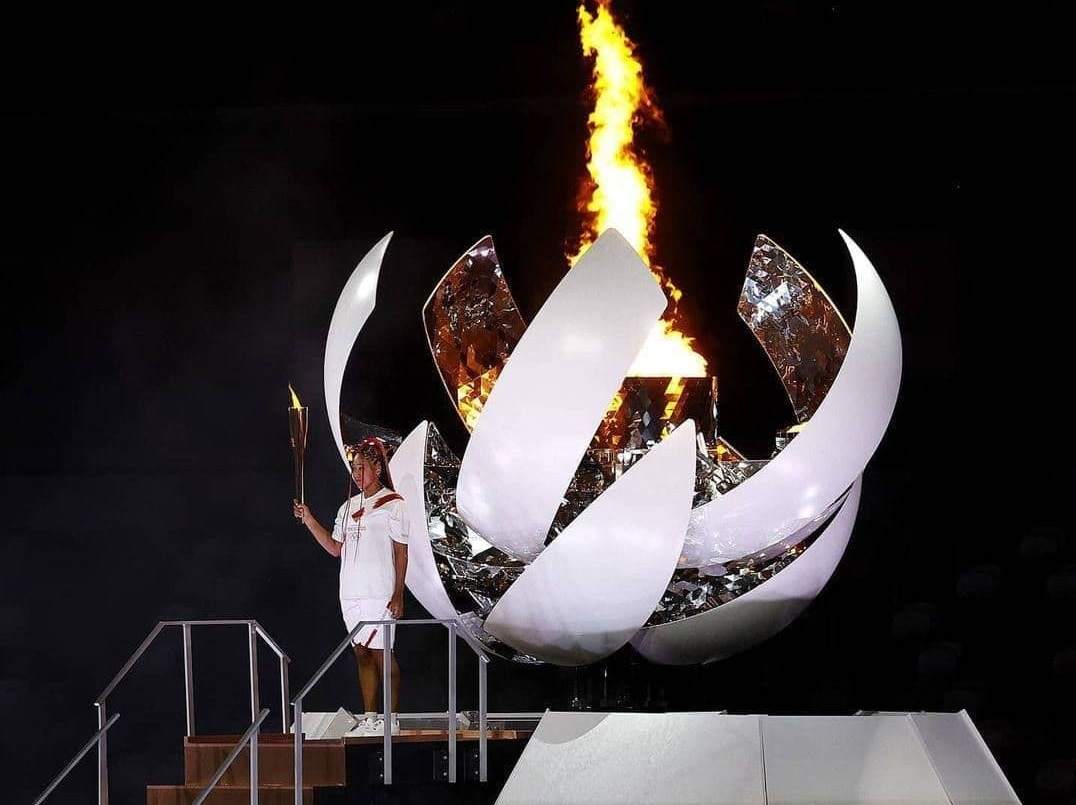 ویدئو| ستاره تنیس زنان مشعل المپیک را روشن کرد