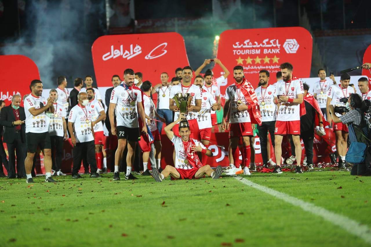 متلک سنگین مدافع پرسپولیس به فرهاد مجیدی: من به اینها جام نمیدم! +عکس متلک سنگین مدافع پرسپولیس به فرهاد مجیدی: من به اینها جام نمیدم! +عکس