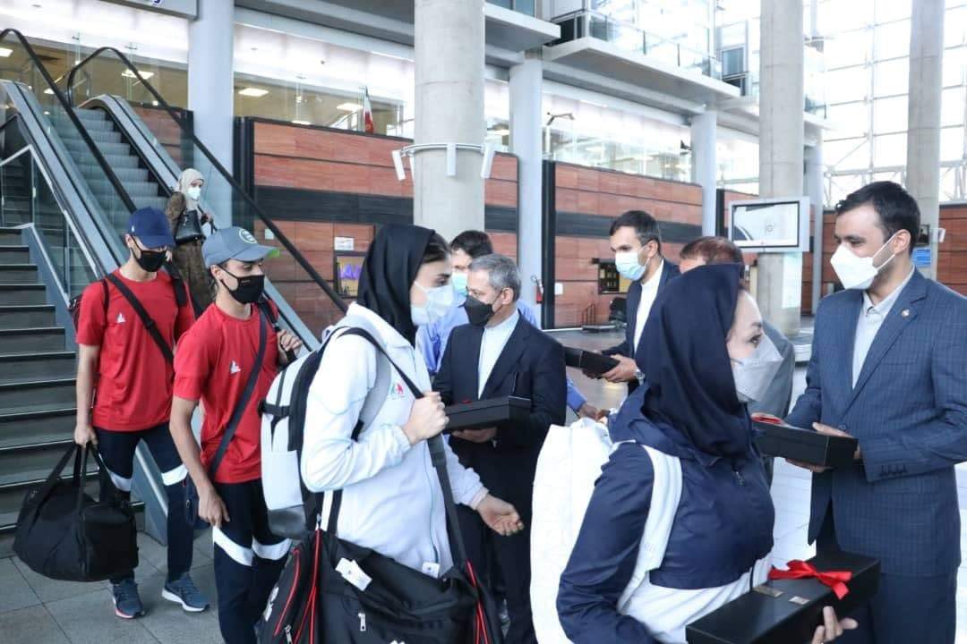 تصاویر| ناهید کیانی پس از بازگشت از المپیک در فرودگاه