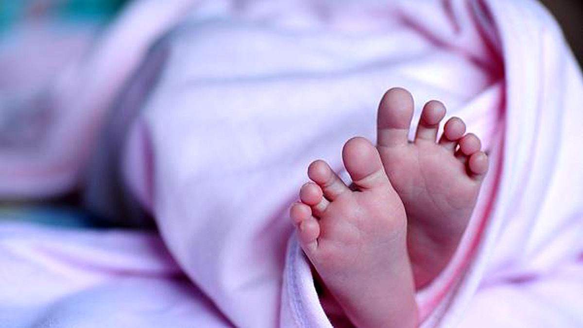 فرار پدر و مادر بعد از مرگ عجیب نوزاد فرار پدر و مادر بعد از مرگ عجیب نوزاد