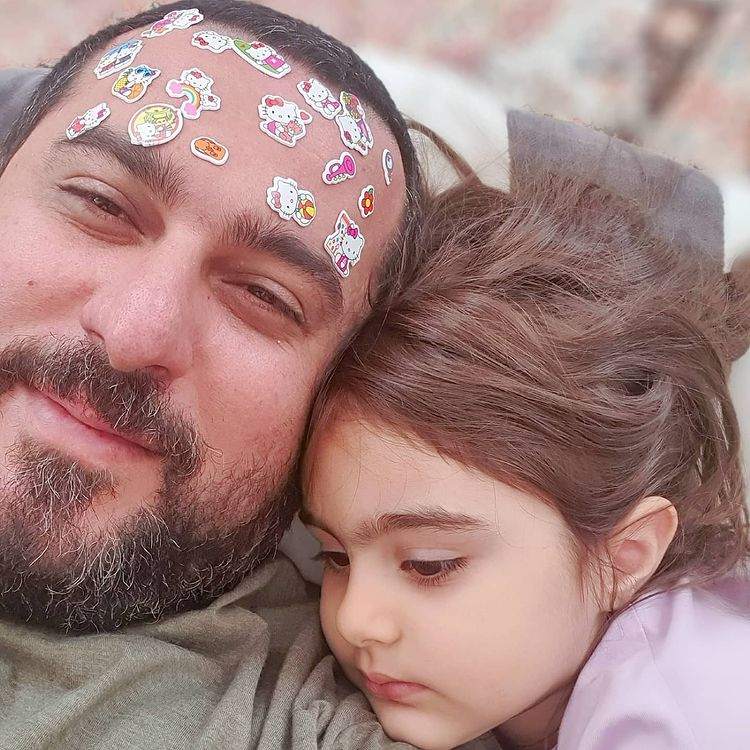 عکس| تزئین ویژه محسن کیایی توسط دخترش!