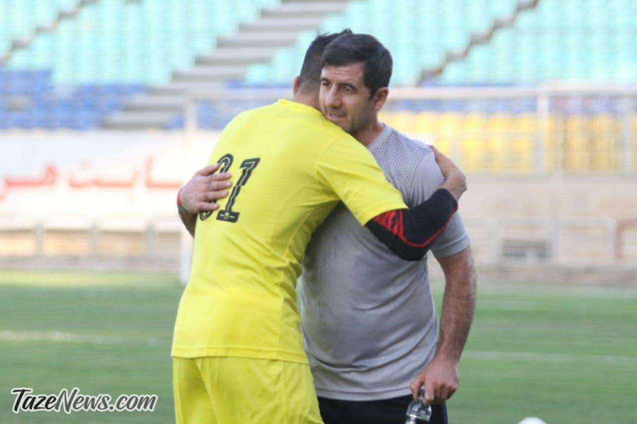 درگیری شدید در بازی پرسپولیس؛ فریاد کریم باقری بر سر بازیکنان درگیری شدید در بازی پرسپولیس؛ فریاد کریم باقری بر سر بازیکنان