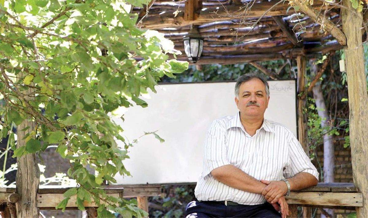 جهت‌گیری روشنی در دولت رئیسی دیده نمی‌شود/ مشاوران رئیس‌جمهور کم‌سواد هستند!