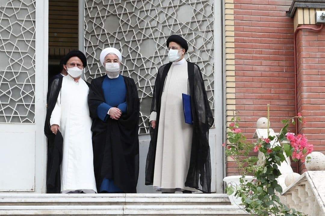 روحانی دفتر ریاست‌جمهوری را به رئیسی تحویل داد +ویدئو و تصاویر
