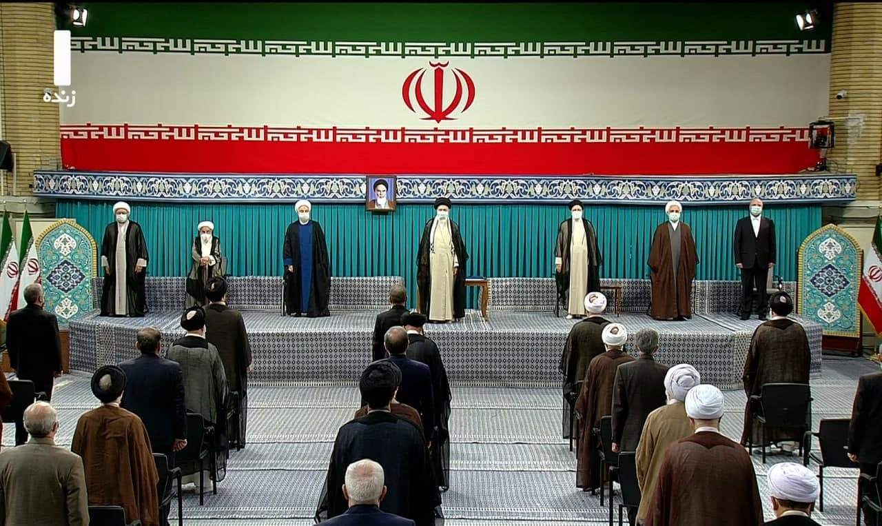 ویدئو| رئیسی بعد از دریافت حکم تنفیذ: شرط ادب بود دست رهبر انقلاب را میبوسیدیم ویدئو| رئیسی بعد از دریافت حکم تنفیذ: شرط ادب بود دست رهبر انقلاب را میبوسیدیم