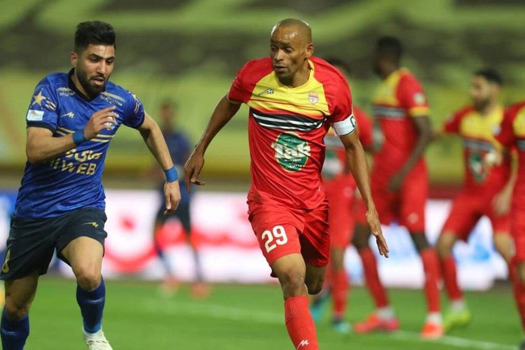 اعلام مبلغ قرارداد شیمبا با استقلال/ آمار ضعیف مهاجم ۳۷ ساله با دستمزد نجومی!