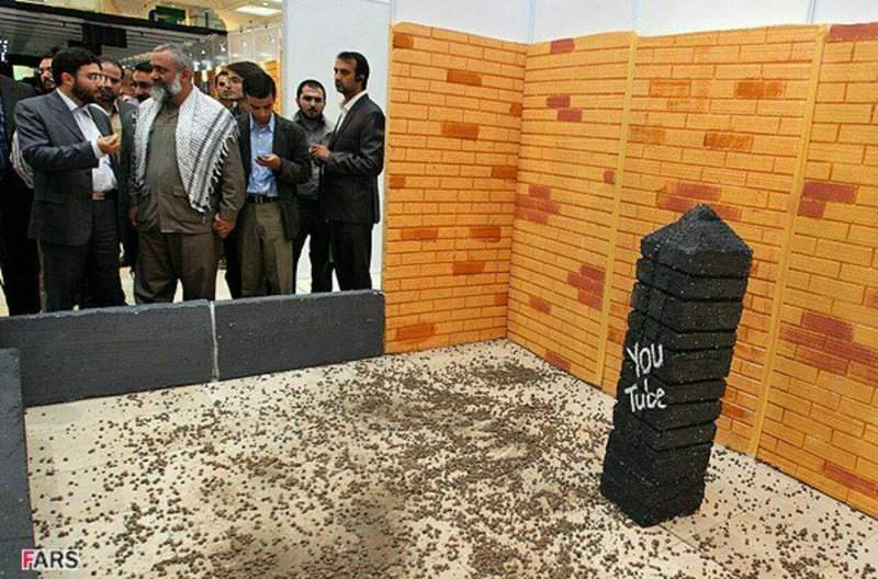 عکس| مراسم سنگ زدن به «يوتيوب» در نمایشگاه تهاجم فرهنگی! عکس| مراسم سنگ زدن به «يوتيوب» در نمایشگاه تهاجم فرهنگی!