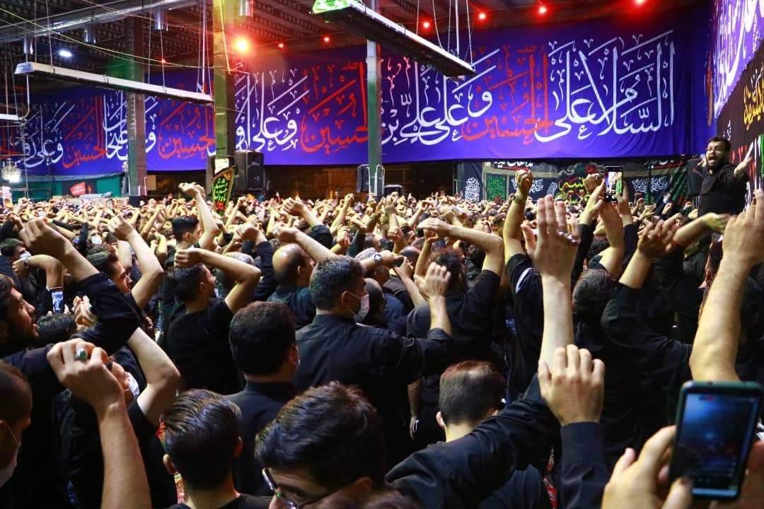 ویدئو | حمله مداح به پروتکل‌های بهداشتی: ول کنید این چرت‌وپرت‌ها رو!