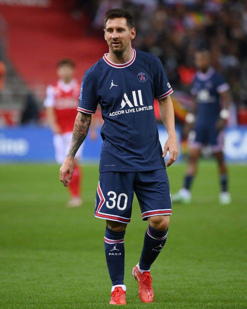 لحظه تاریخی در پاریس؛ مسی برای PSG به زمین رفت