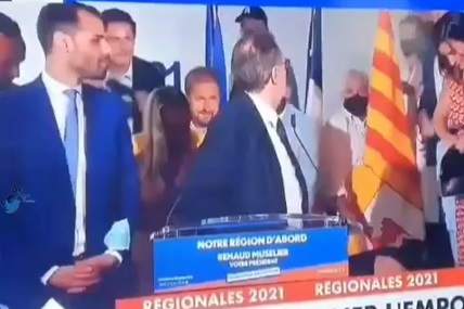 ویدئو| این چندثانیه از پخش زنده آبروی پارلمان اروپا را برد! ویدئو| این چندثانیه از پخش زنده آبروی پارلمان اروپا را برد!