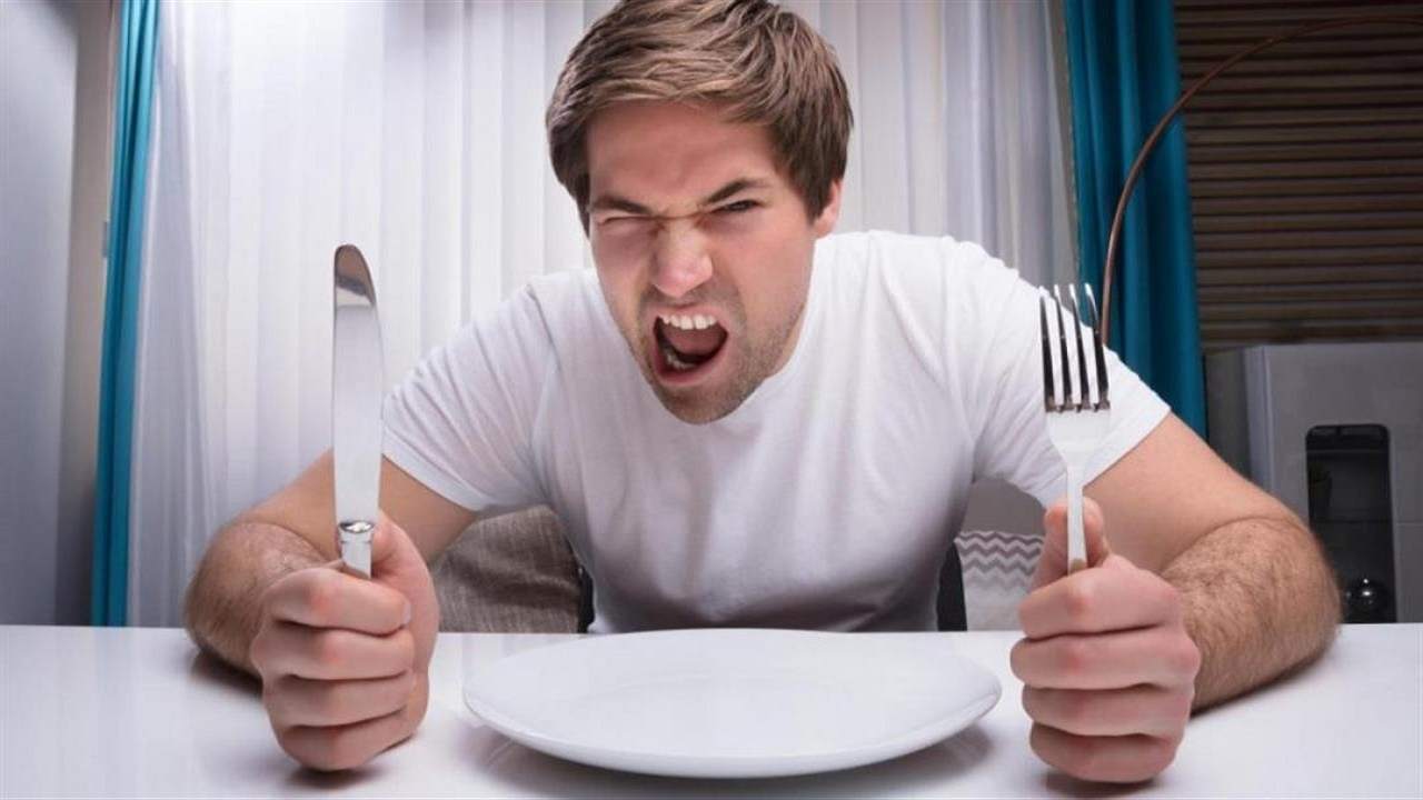 گرسنگی چگونه باعث افزایش وزن می‌شود؟
