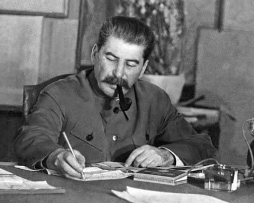 عکسی غیرمجاز از استالین که عکاسش تبعید شد! عکسی غیرمجاز از استالین که عکاسش تبعید شد!