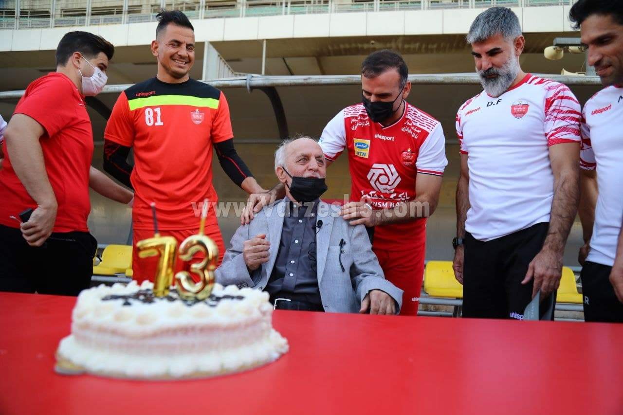 پرسپولیسیها برای خوردبین تولد گرفتند پرسپولیسیها برای خوردبین تولد گرفتند