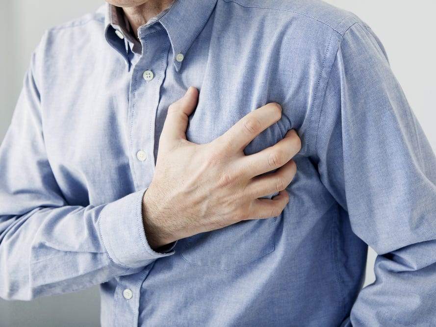 اگر در تنهایی دچار حمله قلبی شدیم چه کنیم؟