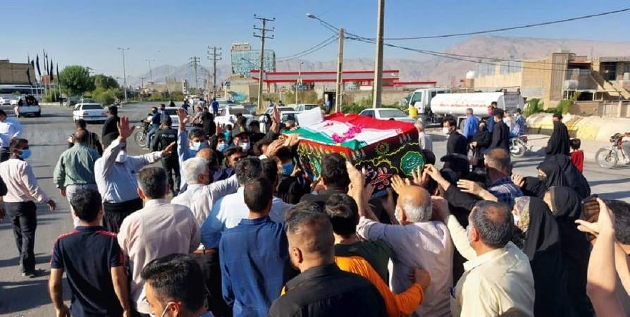 تشییع پیکر علی لندی در ایذه/ نوجوان قهرمان در خاک آرام گرفت تشییع پیکر علی لندی در ایذه/ نوجوان قهرمان در خاک آرام گرفت