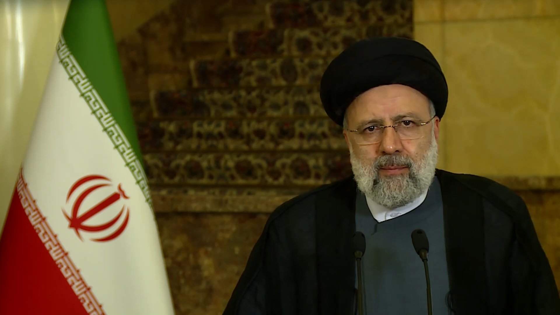 ویدئوی جدید از حاشیه نشست خبری رئیسجمهور! ویدئوی جدید از حاشیه نشست خبری رئیسجمهور!
