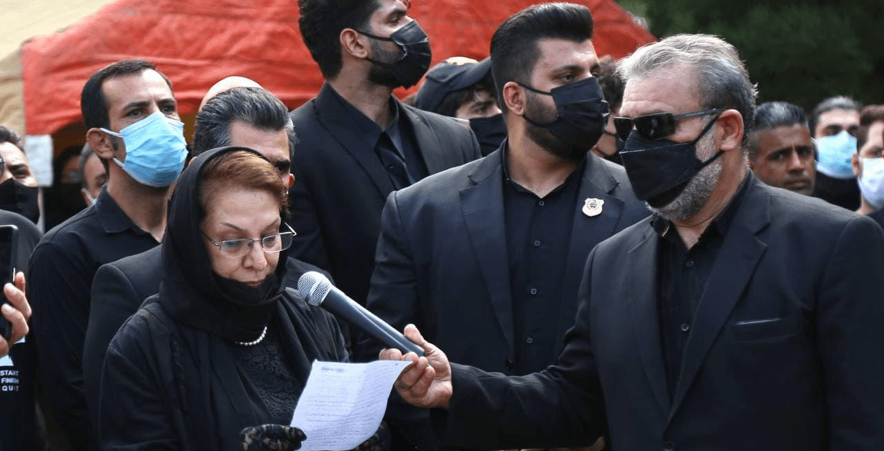 دلتنگی مادر ارشا اقدسی در چهلمین روز سفر ابدی پسرش دلتنگی مادر ارشا اقدسی در چهلمین روز سفر ابدی پسرش