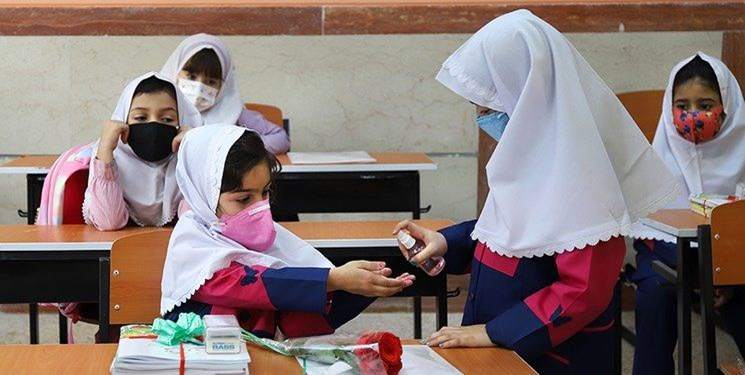 مدارس باید حداقل یک روز در هفته باز باشند