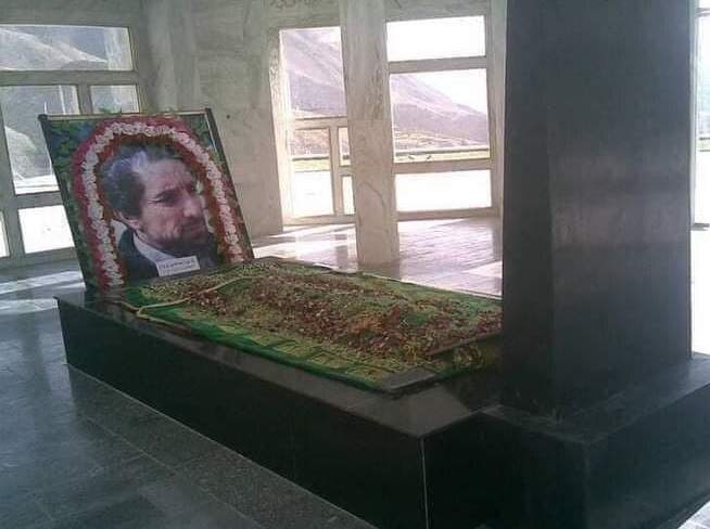 باور کنیم یا نه؟/ آرامگاه احمد شاه مسعود توسط طالبان مرمت شد! +عکس باور کنیم یا نه؟/ آرامگاه احمد شاه مسعود توسط طالبان مرمت شد! +عکس
