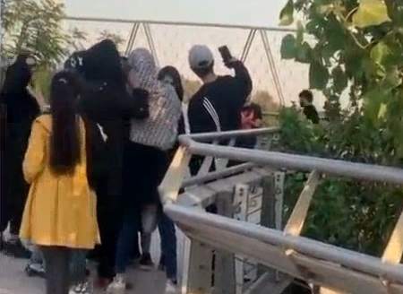 ویدئو| مهراد جم در پارک آب و آتش تهران؛ بازداشتی در کار نبود؟ ویدئو| مهراد جم در پارک آب و آتش تهران؛ بازداشتی در کار نبود؟