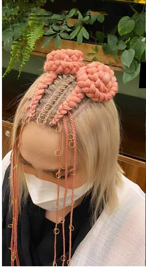 کشف حجاب زهره فکور صبور با موهای صورتی +عکس کشف حجاب زهره فکور صبور با موهای صورتی +عکس