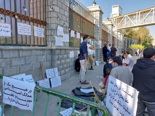 تجمع مردان برای مهریه مقابل مجلس