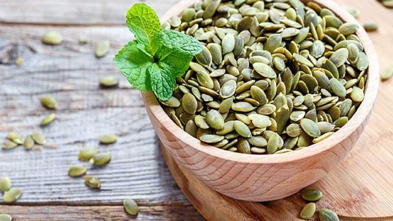 ۱۳ خاصیت تخمه کدو برای حفظ سلامت بدن را بشناسید ۱۳ خاصیت تخمه کدو برای حفظ سلامت بدن را بشناسید