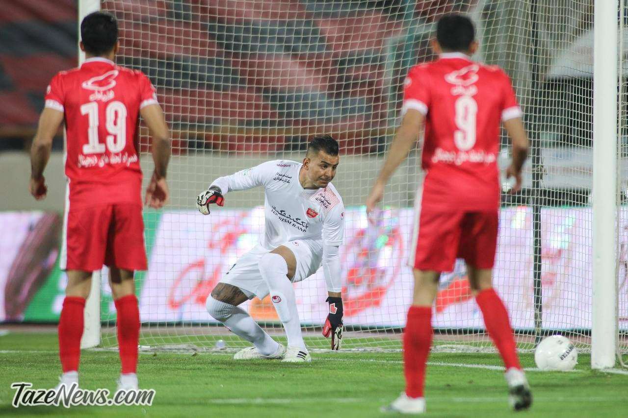 گلر پرسپولیس به بيرانوند تيكه انداخت؟! گلر پرسپولیس به بيرانوند تيكه انداخت؟!