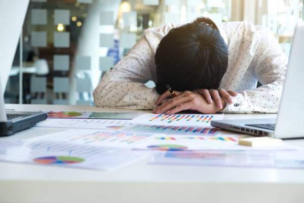 دلایل چرت و خستگی در محل کار دلایل چرت و خستگی در محل کار