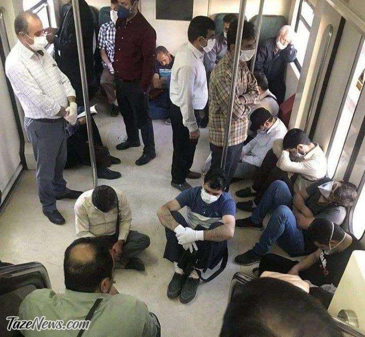 عکس عجیب از داخل یک واگن متروی تهران!