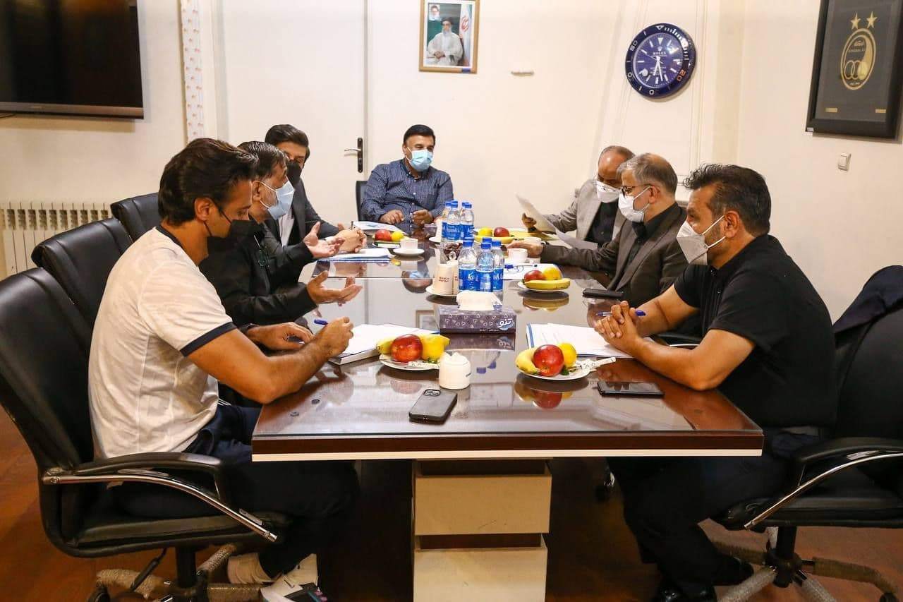 قرآن خواندن فرهاد مجیدی، هیأت مدیره استقلال را تحت تأثیر قرار داد قرآن خواندن فرهاد مجیدی، هیأت مدیره استقلال را تحت تأثیر قرار داد