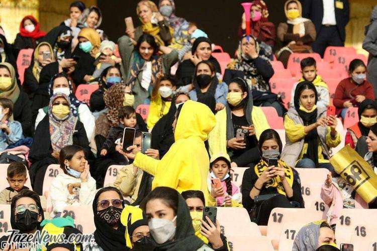 تصاویر| اولین ورود زنان اصفهانی به استادیوم