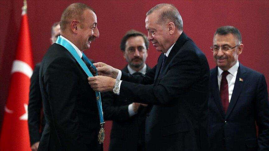 اردوغان به الهام علی‌اف هدیه‌ ویژه داد +عکس