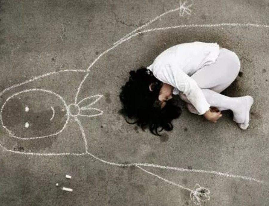 چگونه به کودکان کمک کنیم تا با غم از دست دادن نزدیکان مواجه شود