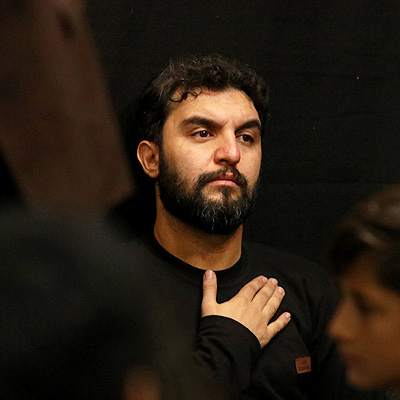 کنایه مداح معروف به مسئولین خدمتگزار! کنایه مداح معروف به مسئولین خدمتگزار!
