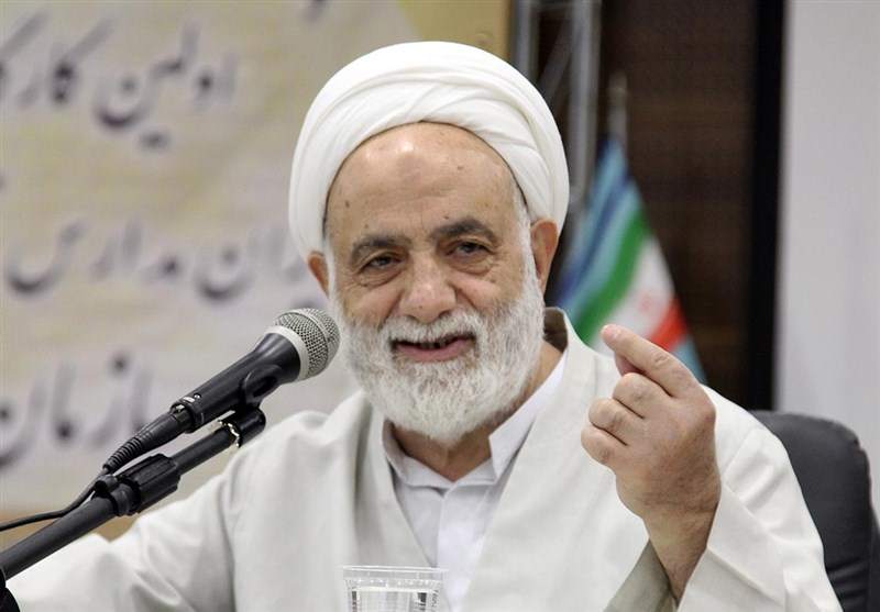 ویدئو| پیچاندن خبرنگار تلویزیون به روش حجتالاسلام قرائتی! ویدئو| پیچاندن خبرنگار تلویزیون به روش حجتالاسلام قرائتی!