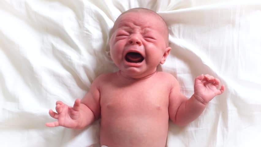 چرا کودک شیرخوار عصرها بی‌قرار است؟