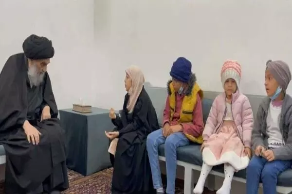 عکس دیدنی از دیدار کودکان سرطانی با آيت‌الله سیستانی!